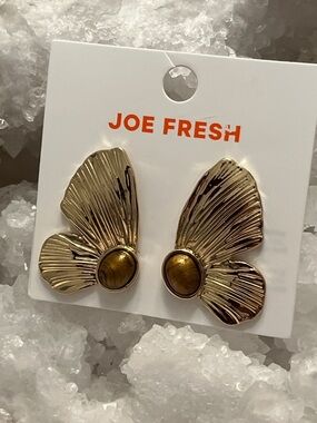 😍SHOW SPECIAL NWT JOE FRESH Goldtone Fashion Earrings Flower Petal Shape